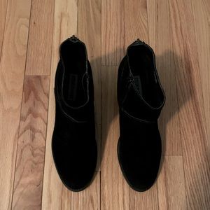 Steve Madden ‘Milaan’ black suede booties size 8.5M
